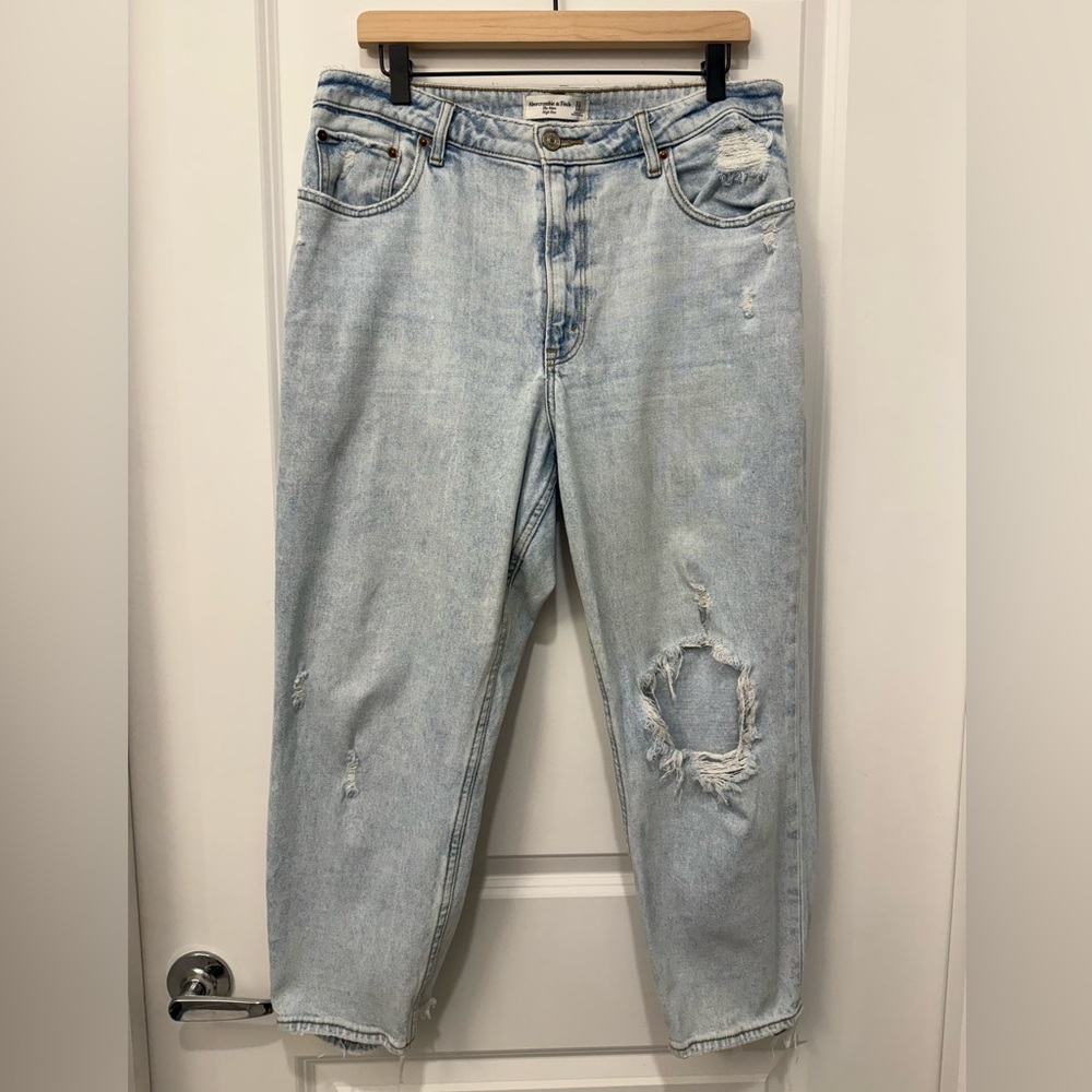 Abercrombie Curve Love High Rise Mom Jean Size 31 Short